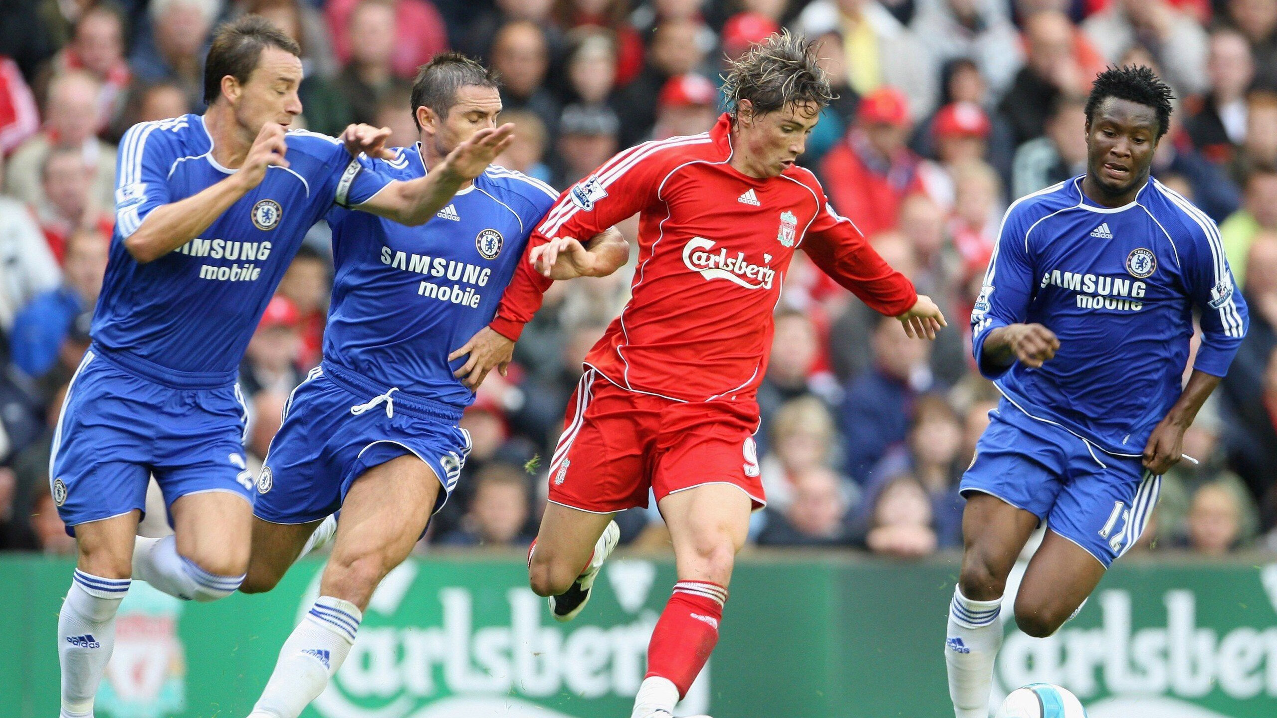 德甲争冠战焦点战，AC米兰险胜加拿大，一场跨越时空的足球狂想