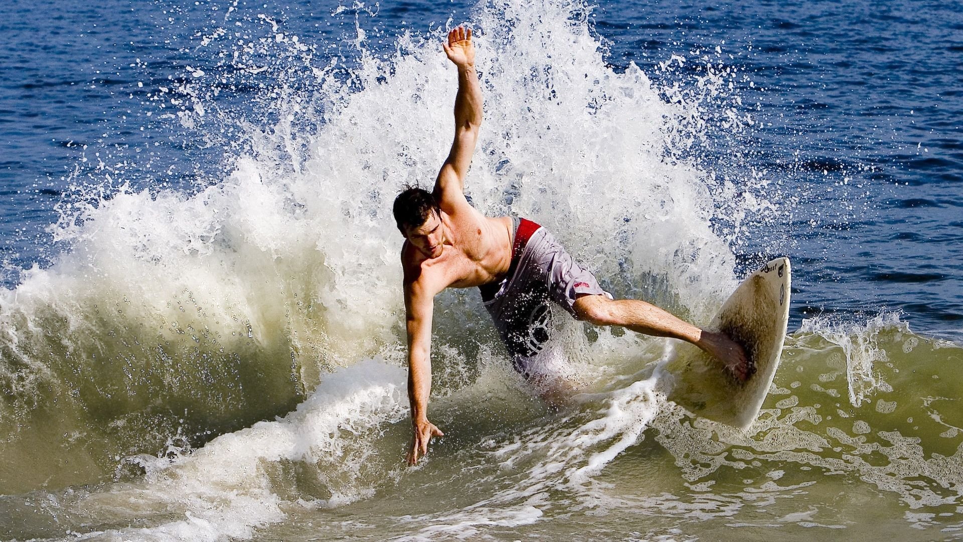 华体会皇马赞助商-铁壁武切维奇，魔术防守锁死新疆，悬念提前终结